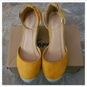 Forever Yellow Wedges Size 10